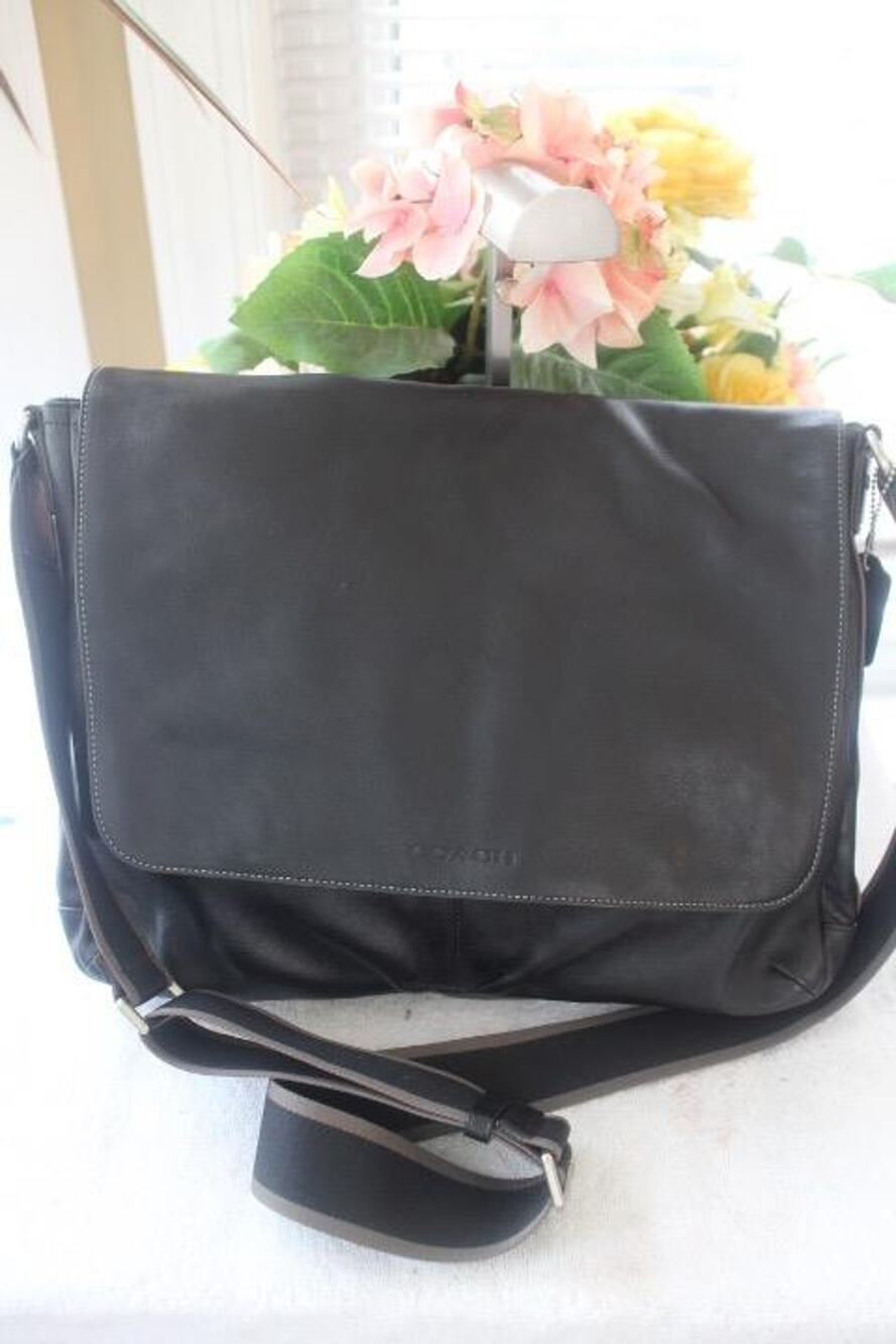 (Z) COACH HERITAGE LEATHER MESSENGER (COACH F70556) SILVER/BLK (900 - Picture 1 of 12